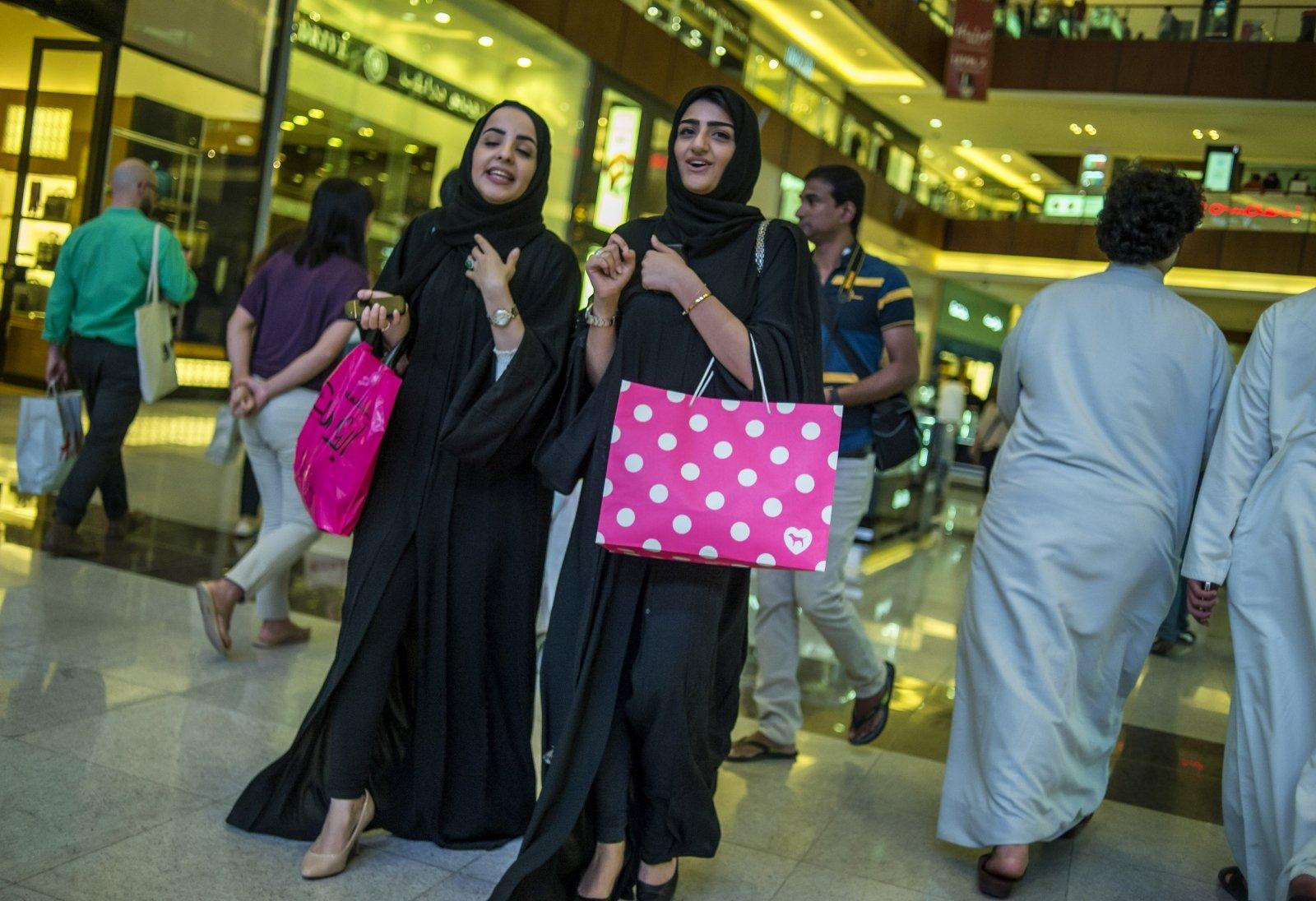 Как женщины должны одеваться в ОАЭ