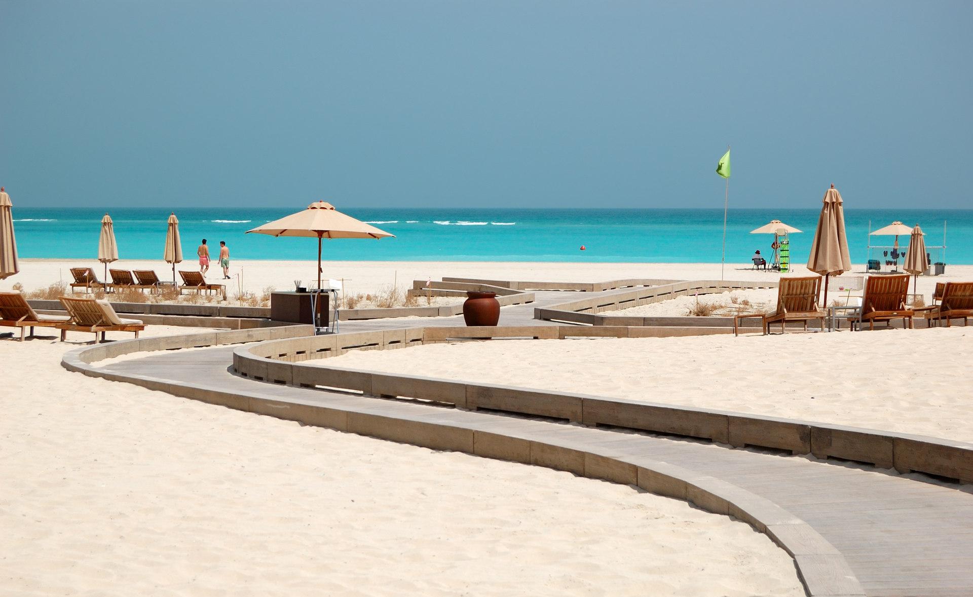 Пляж Саадият в Абу-Даби
