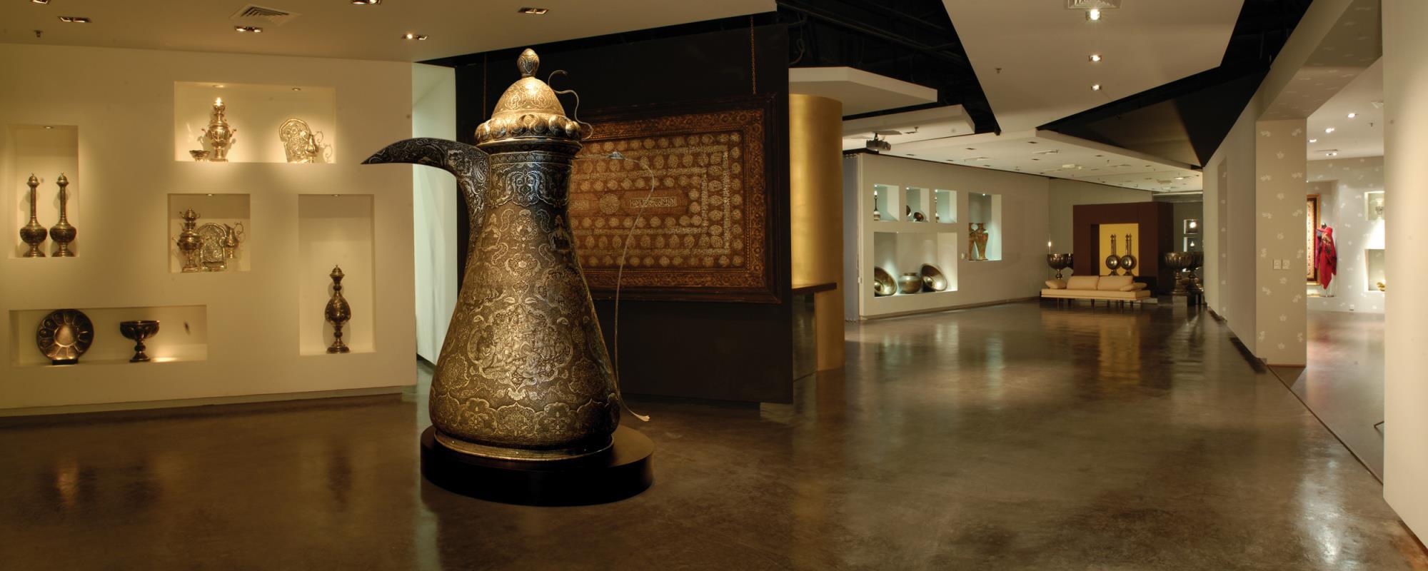 Внутри центра исламского искусства