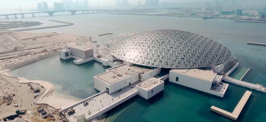 В ОАЭ открытие очередного сезона музея Лувр Абу-Даби