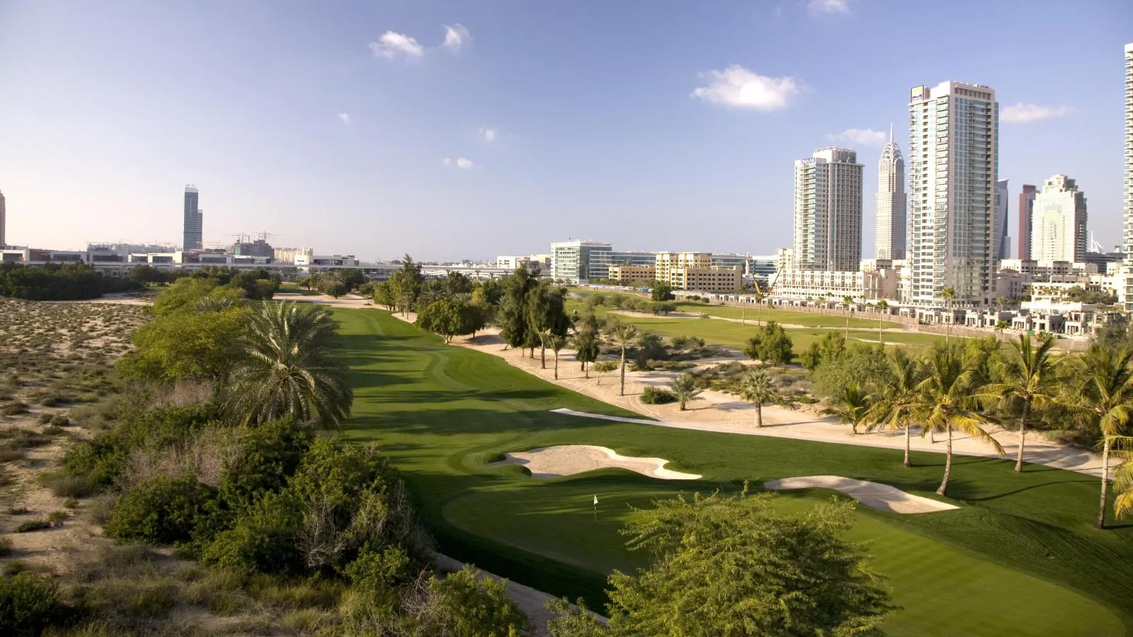 Emirates Golf Club - престижный гольф-клуб в Дубае.