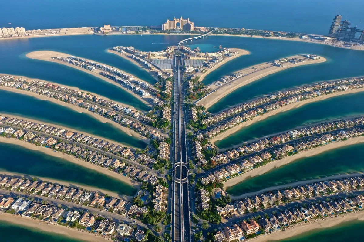 Остров Пальма Джумейра - искусственный остров в форме пальмы в Дубае, ОАЭ