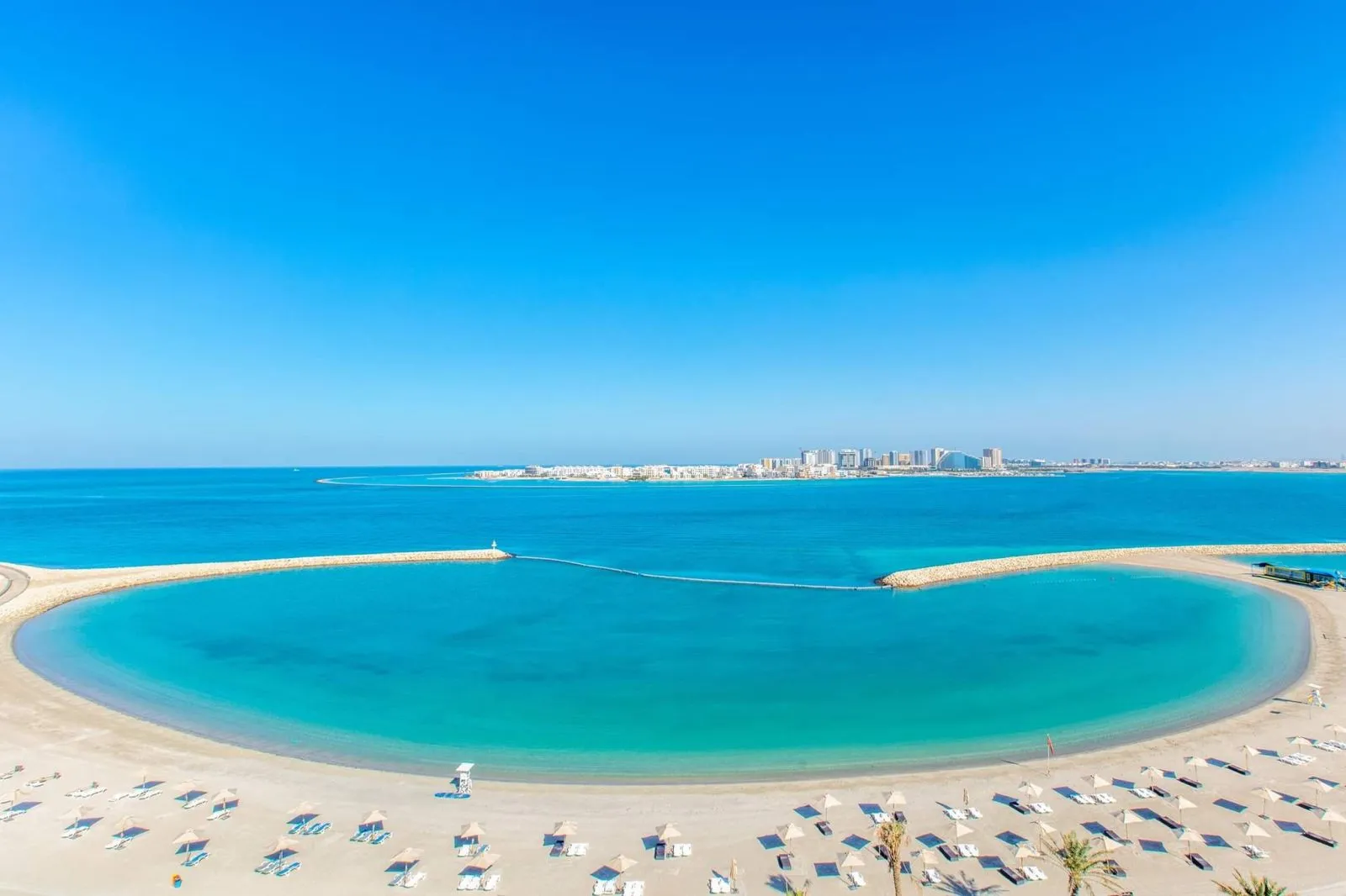 Аль Марася Бич - прекрасный пляж в Дубаи, ОАЭ, известный своим белоснежным 