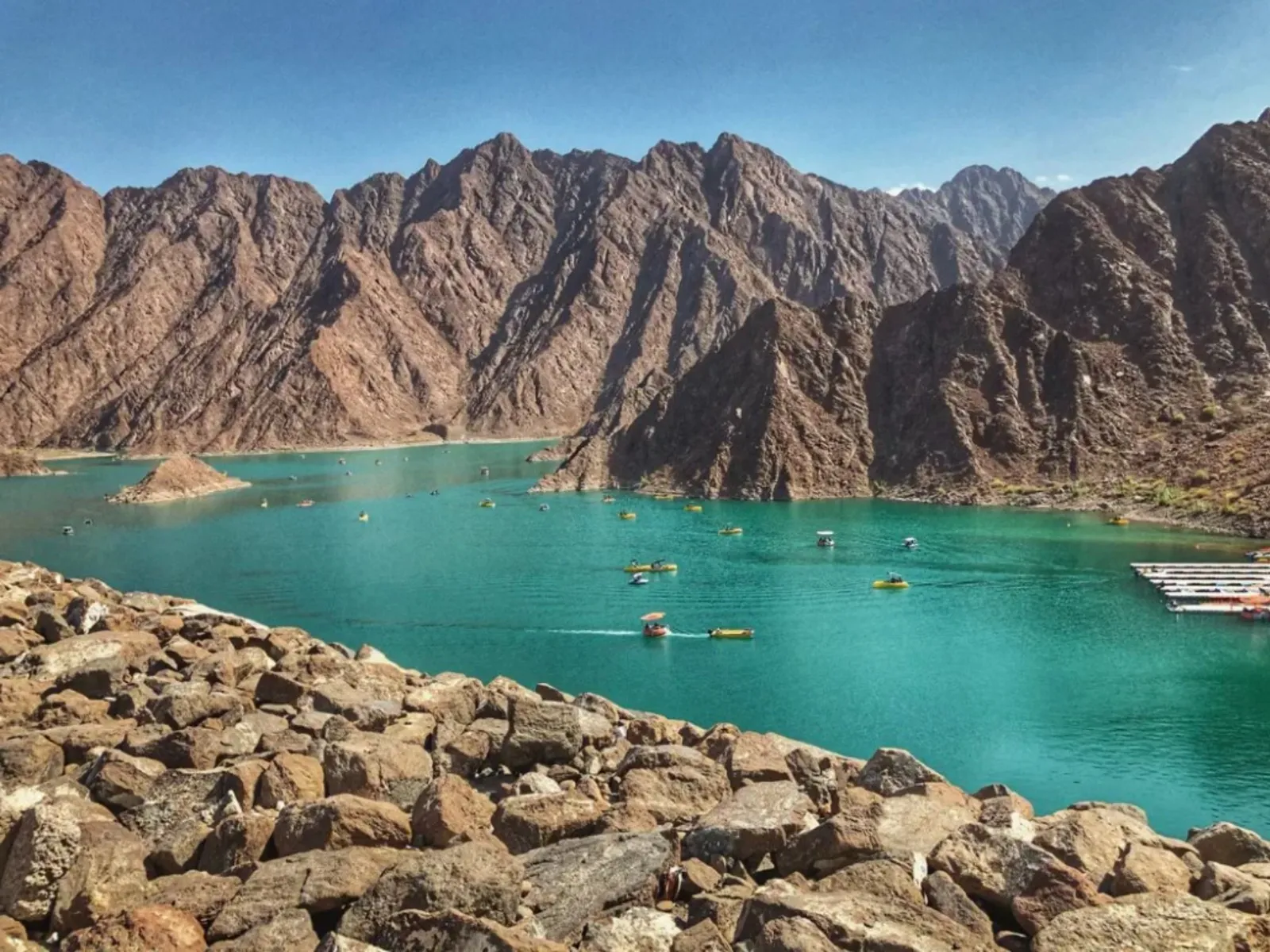 Изучайте потрясающие горные маршруты Шарджи и наслаждайтесь неповторимой атмосферой, в то время как Дубай будет являться идеальным местом для отдыха после похода.