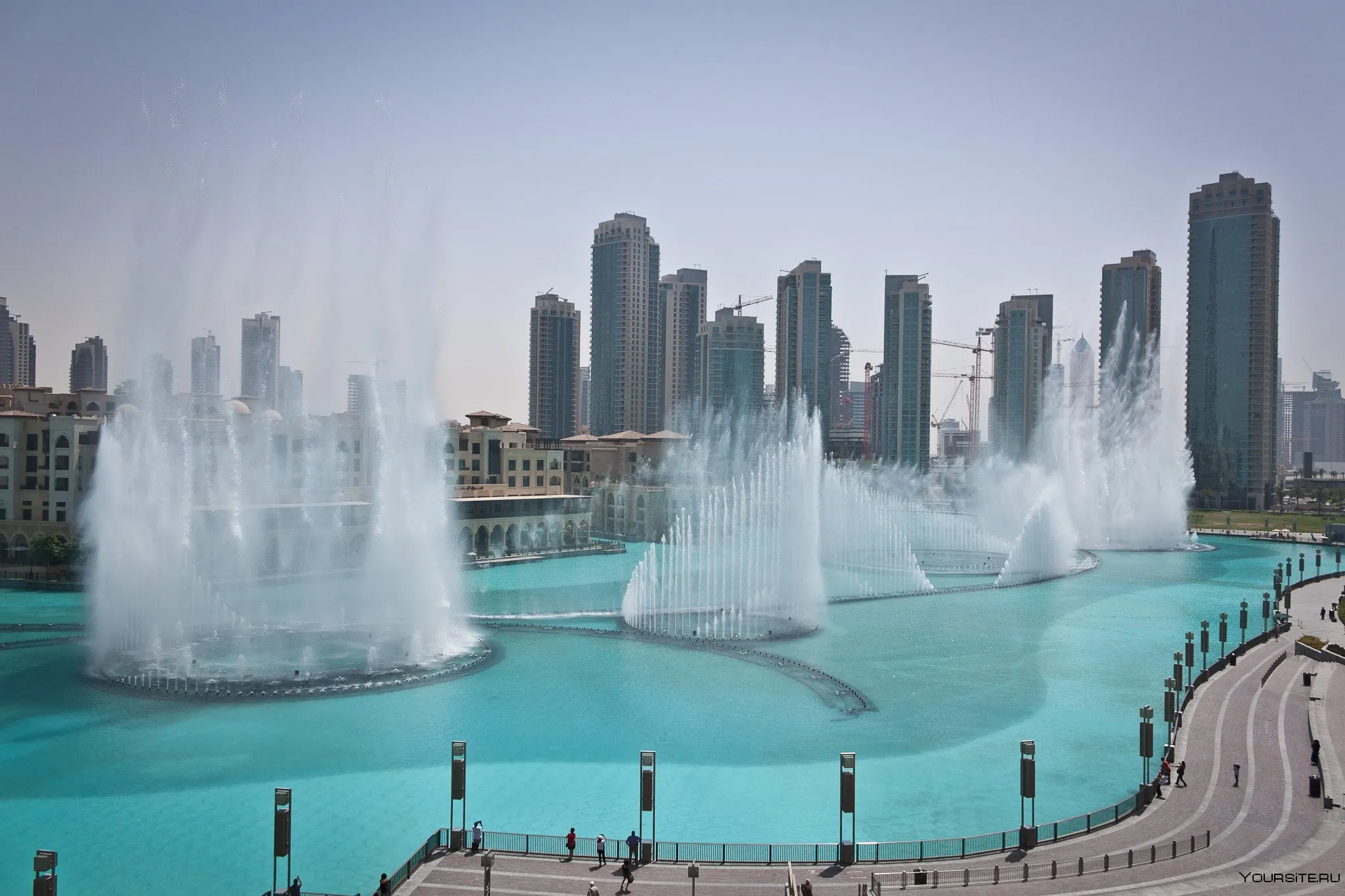 Дубайский фонтан - самый большой музыкальный фонтан в мире.
