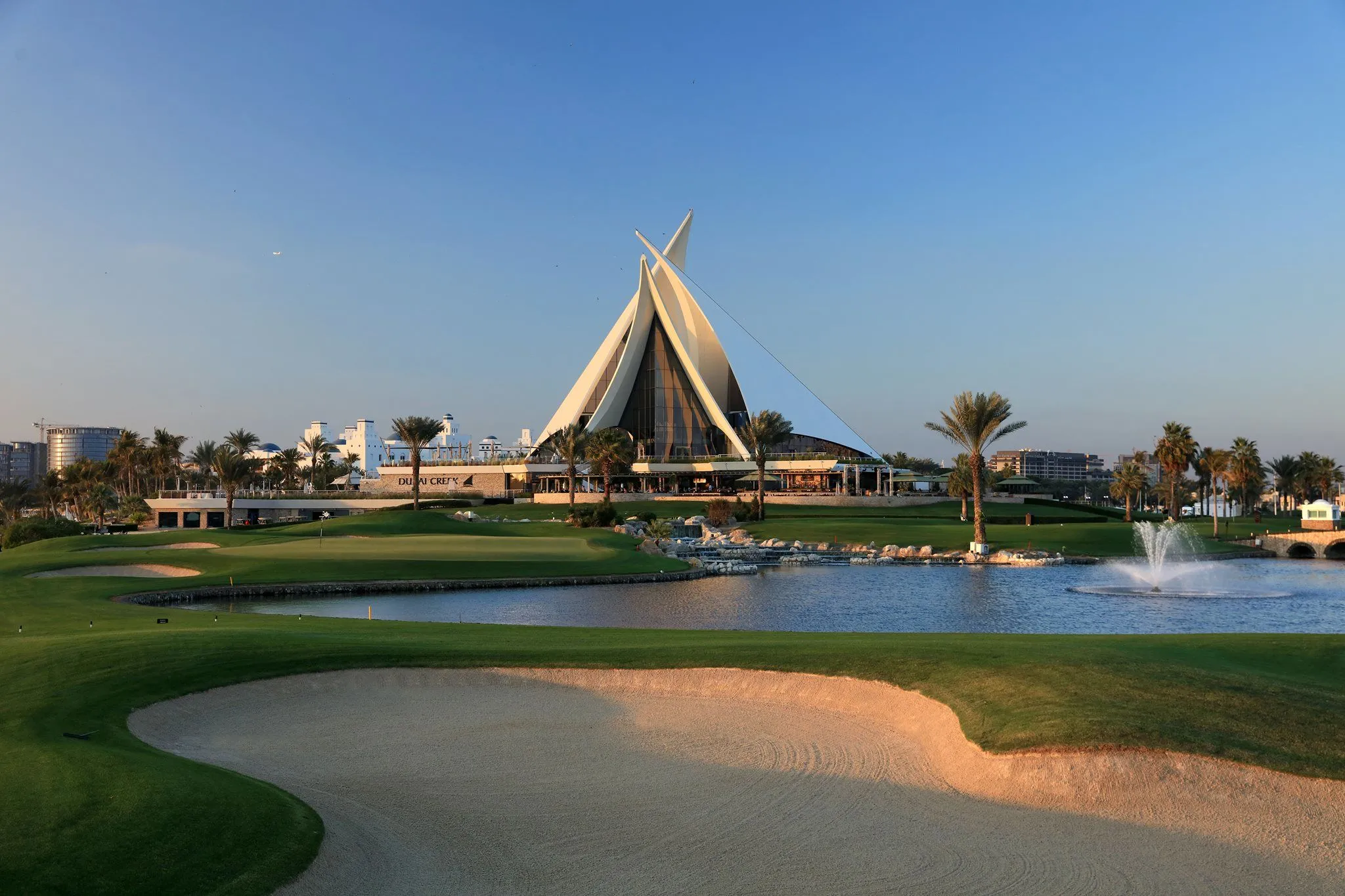The Oasis Golf Club - один из самых престижных гольф-клубов в Дубае, ОАЭ.