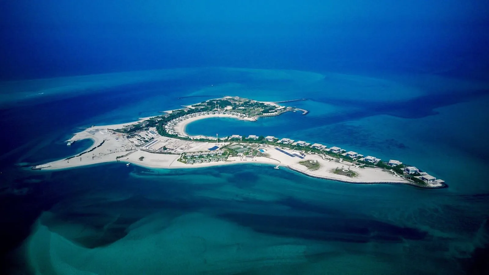 Zaya Nurai Island Resort-Островной курорт в Абу-Даби с частными виллами на берегу моря.
