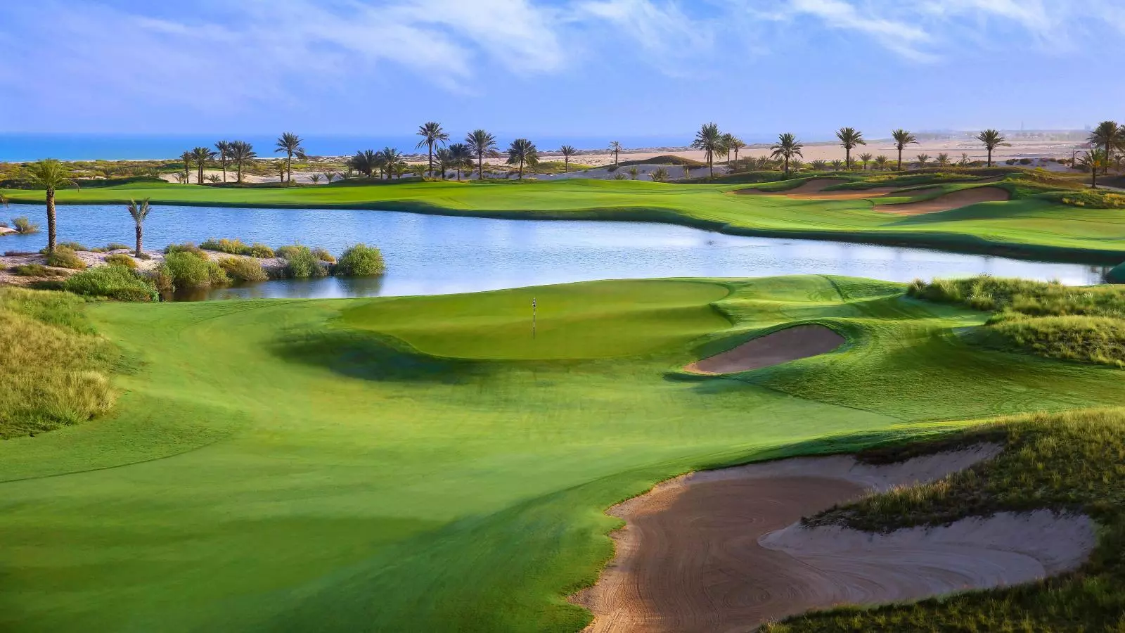 Отличные поля для гольфа ОАЭ