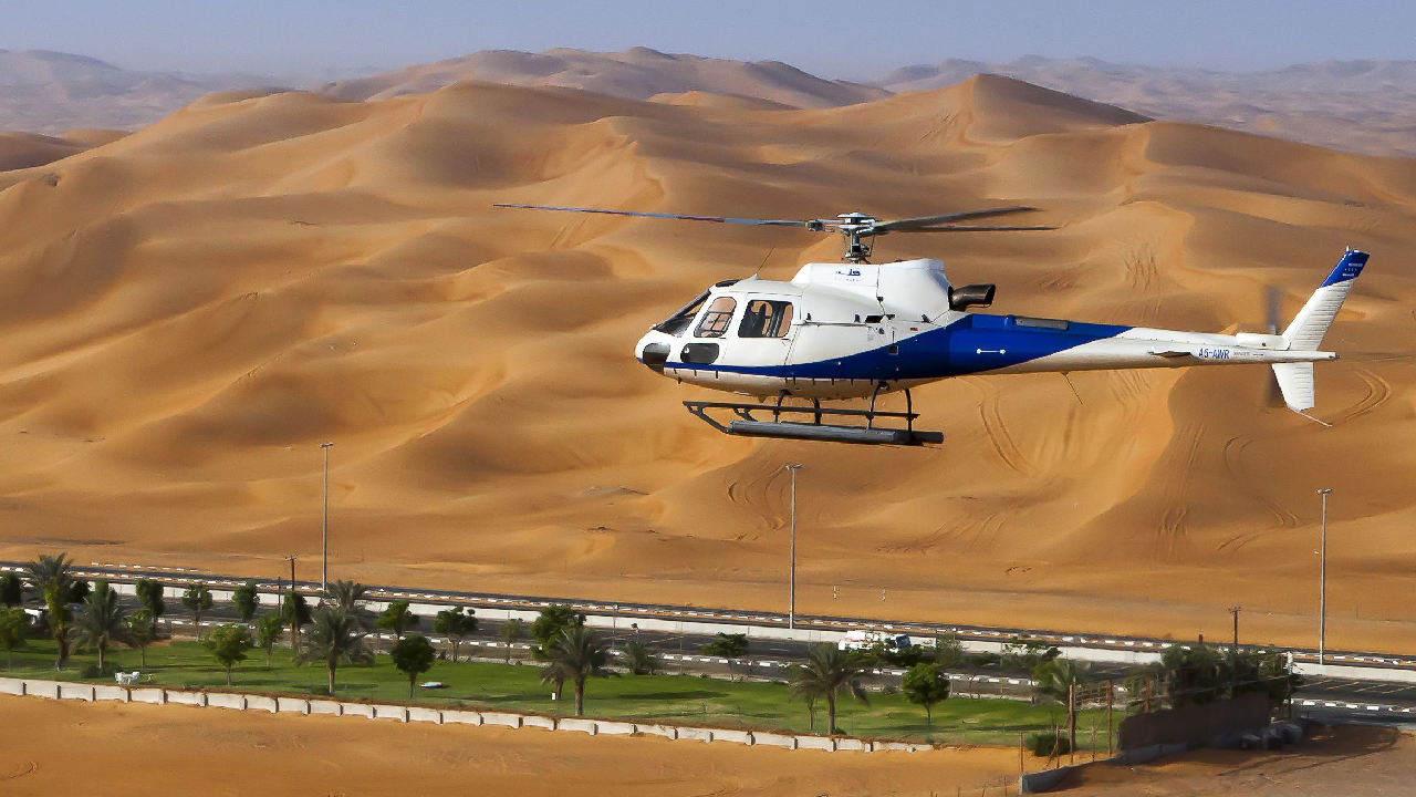 Самолет в пустыне Дубая
