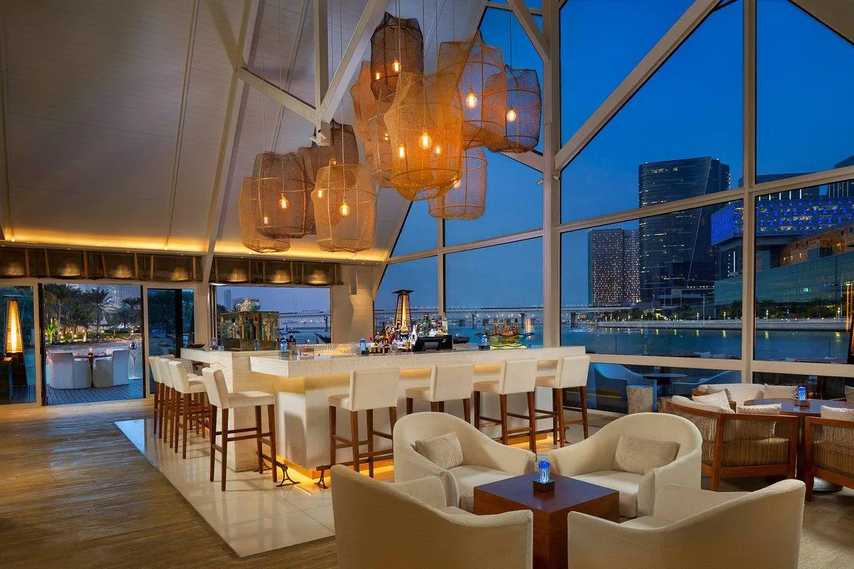 ТОП-10 ресторанов с местной и мировой кухней в Абу-Даби